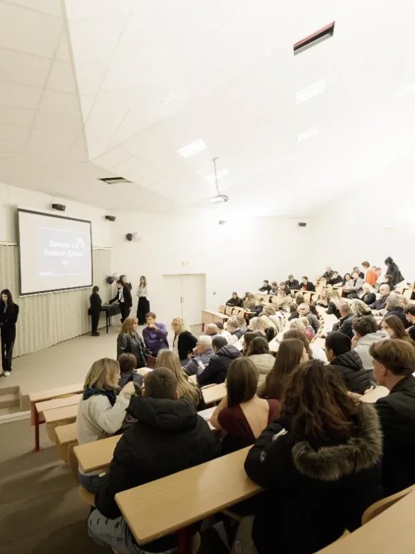Moment d’événement filmé en format vertical pour le reel Lycée Saint-Ursule
